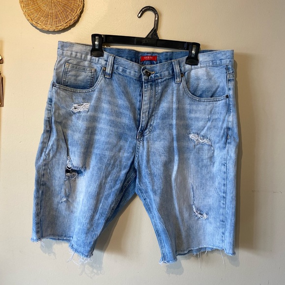 Guess mens 38 cotton distressed denim shorts… - Picture 2 of 8